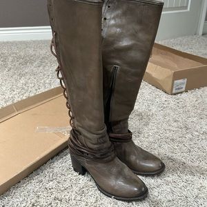 Freebird boots size 8M in color coal grey